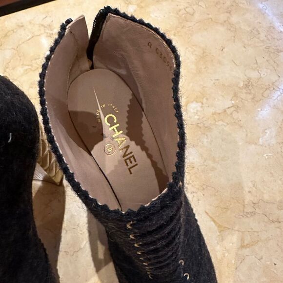 Chanel gray boots with gold embellished heel. Size 41 - Picture 6 of 17
